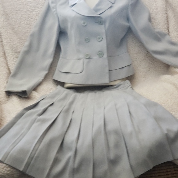 Smart Grey Blazer and Pleated Skirt Suit - Picture 1 of 4